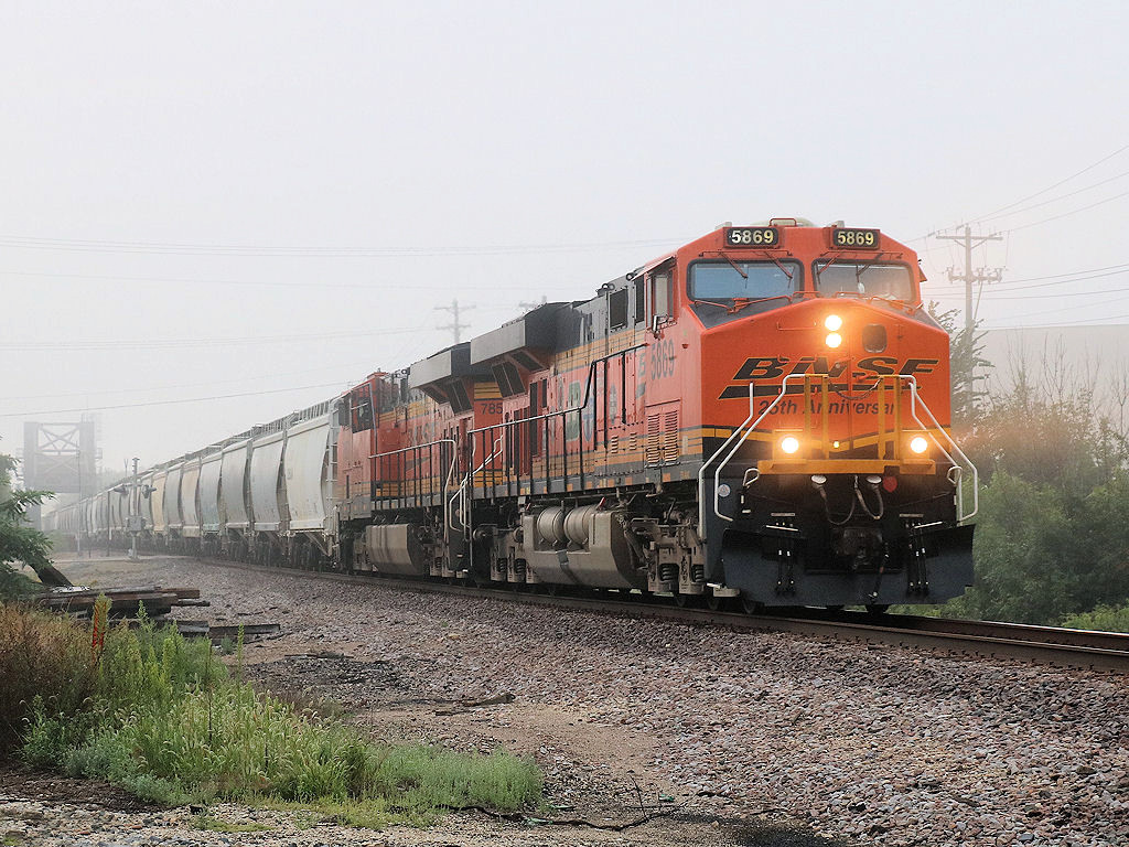 BNSF 5869